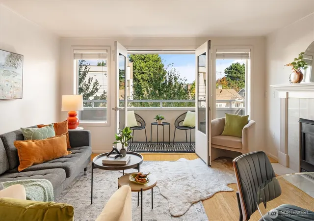 Photo 3 of Sale Pending at 2167 Dexter Ave N #301, Seattle, WA 98109 | MLS# NWM2572596 | Listing updated on 2026-10-01