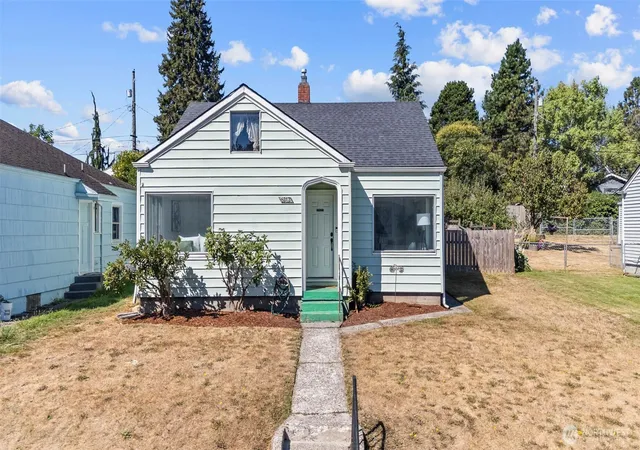 Photo 1 of Single family home for sale at 5212 Yakima Ave, Tacoma, WA 98408 | MLS# NWM2572598 | Listing updated on 2026-10-01