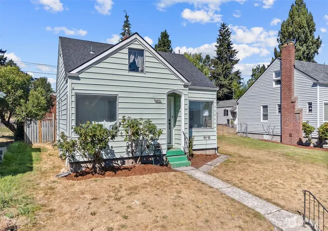Photo 2 of Single family home for sale at 5212 Yakima Ave, Tacoma, WA 98408 | MLS# NWM2572598 | Listing updated on 2026-10-01