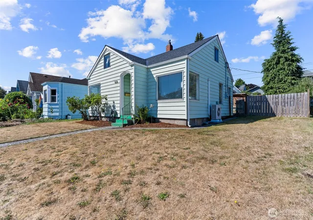 Photo 3 of Single family home for sale at 5212 Yakima Ave, Tacoma, WA 98408 | MLS# NWM2572598 | Listing updated on 2026-10-01