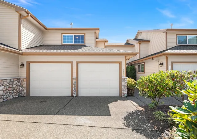 Townhouse for sale at 13809 Se 255Th Pl, Kent, WA 98042 | MLS# NWM2572599