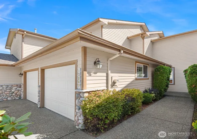Photo 2 of Townhouse for sale at 13809 Se 255th Pl, Kent, WA 98042 | MLS# NWM2572599 | Listing updated on 2026-09-25
