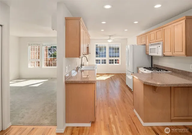 Photo 3 of Townhouse for sale at 13809 Se 255th Pl, Kent, WA 98042 | MLS# NWM2572599 | Listing updated on 2026-09-25