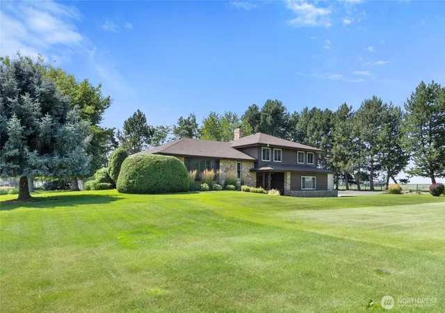 Photo 2 of Single family home for sale at 10755 Se Dune Lake Loop, Moses Lake, WA 98837 | MLS# NWM2572640 | Listing updated on 2026-09-24