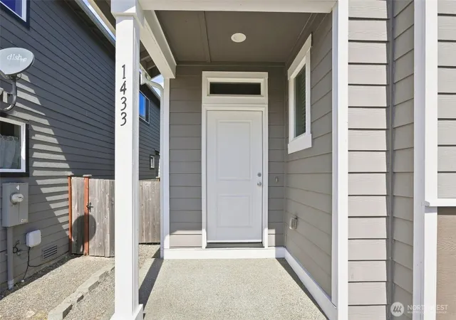 Photo 2 of Townhouse for sale at 1433 E 48th St, Tacoma, WA 98404 | MLS# NWM2572642 | Listing updated on 2026-09-25