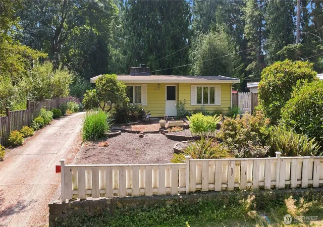 Photo 3 of Single family home for sale at 8232 184Th St Sw, Edmonds, WA 98026 | MLS# NWM2572654 | Listing updated on 2026-10-01