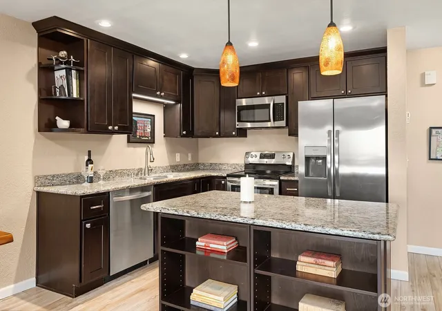 Photo 2 of Townhouse for sale at 25044 Lake Fenwick Rd #32, Kent, WA 98032 | MLS# NWM2572667 | Listing updated on 2026-10-01