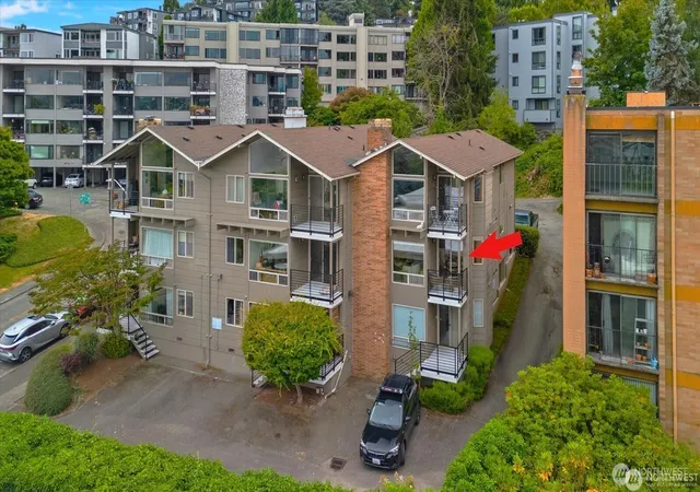 Photo 3 of Condo for sale at 3700 W 25th Pl #201, Seattle, WA 98199 | MLS# NWM2572675 | Listing updated on 2026-09-25
