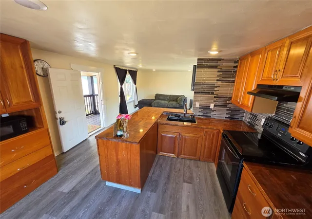 Photo 3 of Manufactured home for sale at 898 Burr Rd Se #30, Olympia, WA 98501 | MLS# NWM2572678 | Listing updated on 2026-10-02