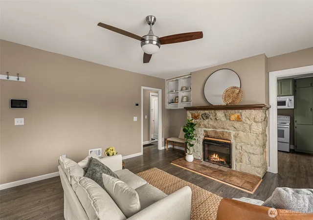 Photo 3 of Single family home for sale at 1357 Monitor St, Wenatchee, WA 98801 | MLS# NWM2572683 | Listing updated on 2026-09-26