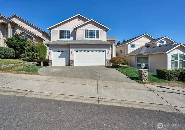 Photo 2 of Single family home for sale at 11912 Se 240th Pl, Kent, WA 98030 | MLS# NWM2572685 | Listing updated on 2026-09-28