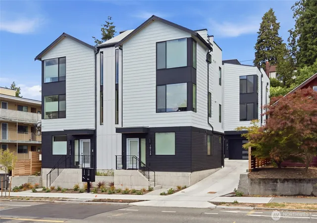 Photo 4 of Townhouse for sale at 1014 C Ne 70Th St #C, Seattle, WA 98115 | MLS# NWM2572703 | Listing updated on 2026-10-02