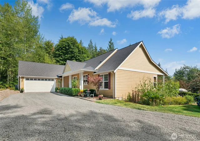 Photo 3 of Single family home for sale at 2 201st Ave Ne, Snohomish, WA 98290 | MLS# NWM2572716 | Listing updated on 2026-09-29