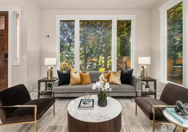 Photo 2 of Single family home for sale at 4600 Green Lake Way N, Seattle, WA 98103 | MLS# NWM2572719 | Listing updated on 2026-10-01
