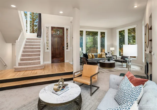 Photo 4 of Single family home for sale at 4600 Green Lake Way N, Seattle, WA 98103 | MLS# NWM2572719 | Listing updated on 2026-10-01