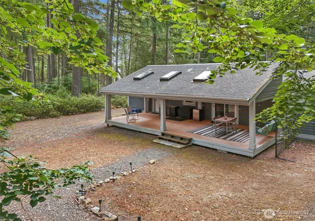 Photo 4 of Manufactured home for sale at 10517 Matthews Wy, Anderson Island, WA 98303 | MLS# NWM2572725 | Listing updated on 2026-09-25