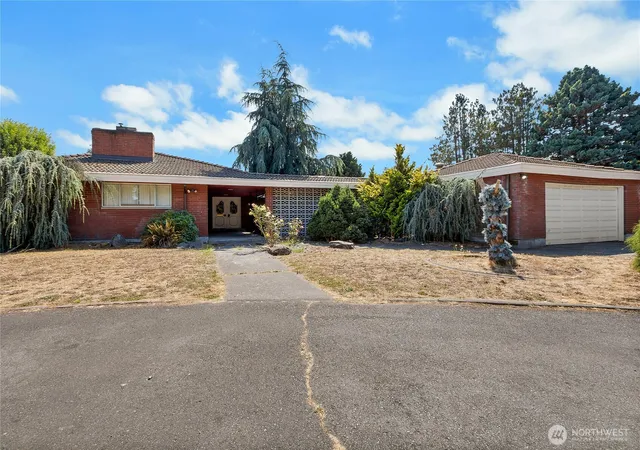 Photo 3 of Sale Pending at 2222 176Th St E, Tacoma, WA 98445 | MLS# NWM2572733 | Listing updated on 2026-09-21