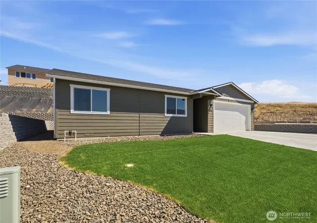 Photo 2 of Single family home for sale at 1987 N May Ct, East Wenatchee, WA 98802 | MLS# NWM2572735 | Listing updated on 2026-09-29
