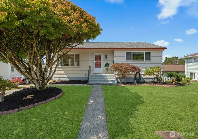 Single Family Residence at 3237 Solie Ave, Bremerton, WA 98310 | MLS# NWM2572741 | | Sold on 2026-10-01