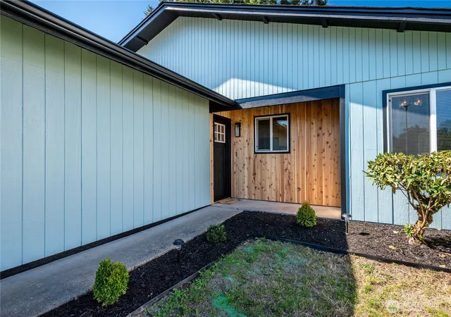 Photo 2 of Single family home for sale at 4490 Constitution Ln, Longview, WA 98632 | MLS# NWM2572742 | Listing updated on 2026-09-22