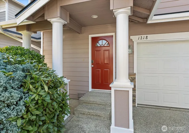 Photo 3 of Sale Pending at 1218 125th Pl Sw, Everett, WA 98204 | MLS# NWM2572749 | Listing updated on 2026-10-01