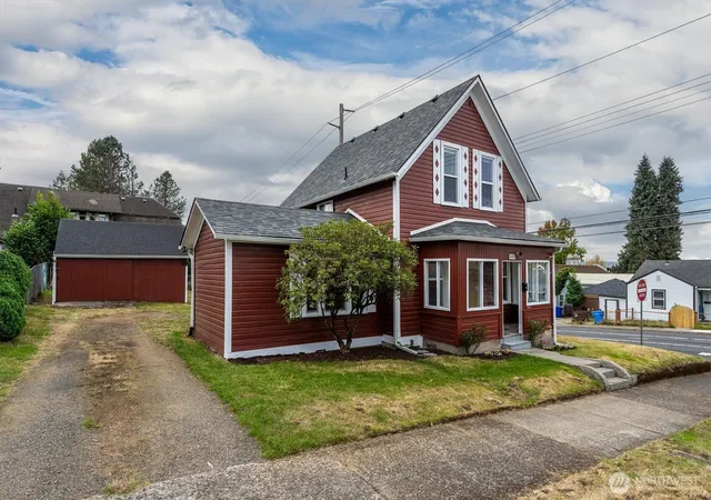 Photo 1 of Single family home for sale at 500 Cowlitz Way, Kelso, WA 98626 | MLS# NWM2572752 | Listing updated on 2026-10-07