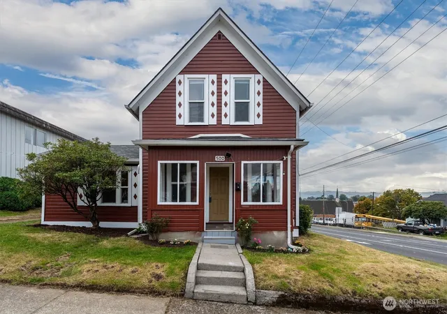 Photo 2 of Single family home for sale at 500 Cowlitz Way, Kelso, WA 98626 | MLS# NWM2572752 | Listing updated on 2026-10-07