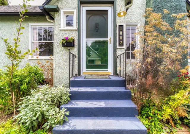 Photo 2 of Single family home for sale at 1002 Howard St, Walla Walla, WA 99362 | MLS# NWM2572756 | Listing updated on 2026-09-25
