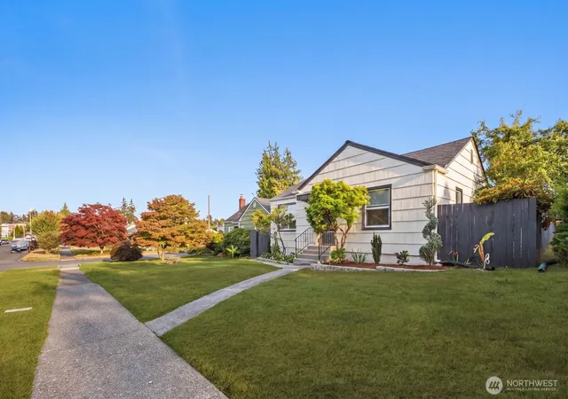 Photo 2 of Single family home for sale at 4106 N 15th St, Tacoma, WA 98406 | MLS# NWM2572758 | Listing updated on 2026-09-25