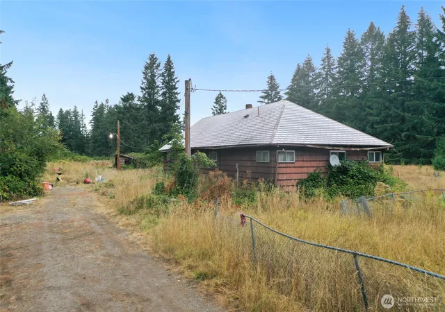 Photo 4 of Sale Pending at 10108 138th Avenue SE, Rainier, WA 98576 | MLS# NWM2572762 | Listing updated on 2026-09-19