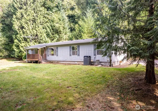 Photo 3 of Manufactured home for sale at 125 Eufaula Hts Rd, Longview, WA 98632 | MLS# NWM2572769 | Listing updated on 2026-10-01