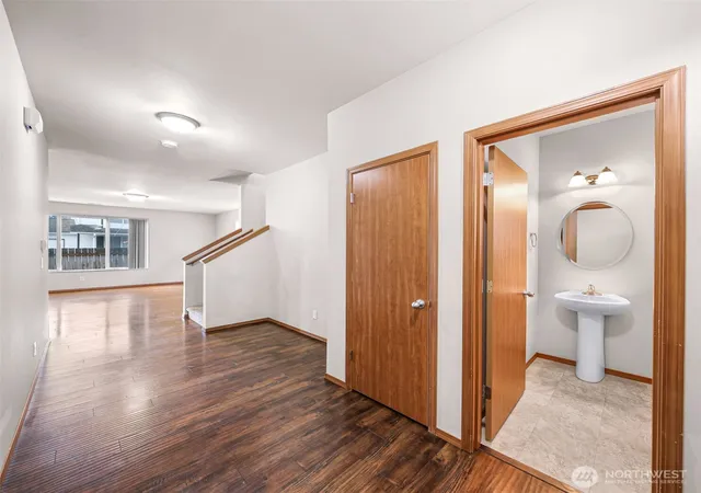 Photo 3 of Townhouse for sale at 908 138th Pl Sw, Everett, WA 98204 | MLS# NWM2572771 | Listing updated on 2026-09-25