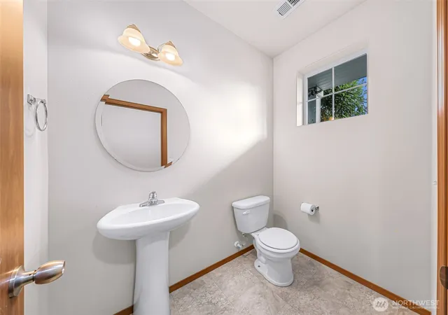Photo 3 of Townhouse for sale at 908 138Th Pl Sw, Everett, WA 98204 | MLS# NWM2572771 | Listing updated on 2026-09-25