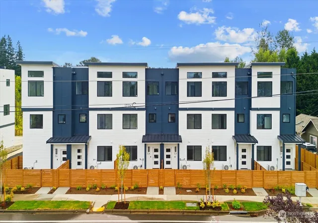 Photo 3 of Townhouse for sale at 17116 35Th Dr Se #C5, Bothell, WA 98012 | MLS# NWM2572780 | Listing updated on 2026-10-01