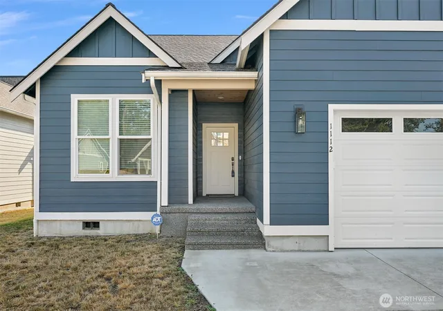 Photo 2 of Single family home for sale at 1112 Night Hawk Wy, Everson, WA 98247 | MLS# NWM2572782 | Listing updated on 2026-09-25