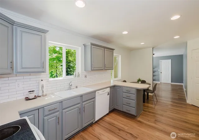 Photo 4 of Single family home for sale at 2867 Sand Dollar Rd W, Bremerton, WA 98312 | MLS# NWM2572800 | Listing updated on 2026-09-23