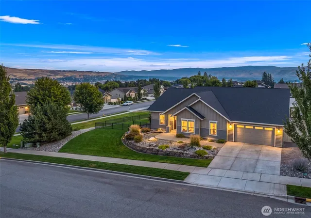 Photo 2 of Sale Pending at 351 Allison St, Wenatchee, WA 98801 | MLS# NWM2572808 | Listing updated on 2026-09-25