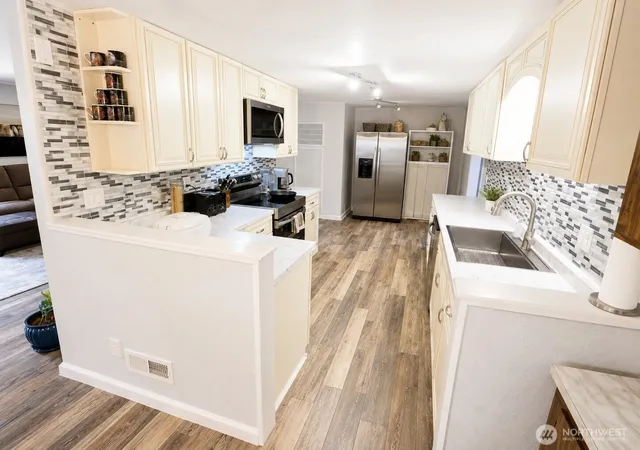 Photo 4 of Manufactured home for sale at 37337 2Nd Ave Sw, Federal Way, WA 98023 | MLS# NWM2572819 | Listing updated on 2026-09-25