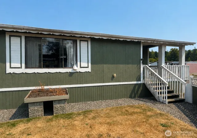 Photo 3 of Manufactured home for sale at 1200 Lincoln #237, Bellingham, WA 98225 | MLS# NWM2572830 | Listing updated on 2026-09-30