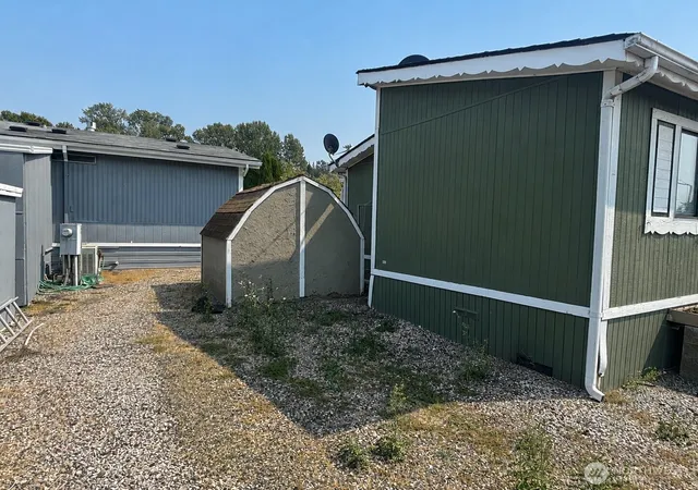 Photo 4 of Manufactured home for sale at 1200 Lincoln #237, Bellingham, WA 98225 | MLS# NWM2572830 | Listing updated on 2026-09-30