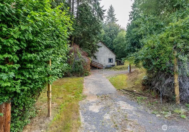 Photo 3 of Sale Pending at 123 Eufaula Hts Rd, Longview, WA 98632 | MLS# NWM2572832 | Listing updated on 2026-09-25