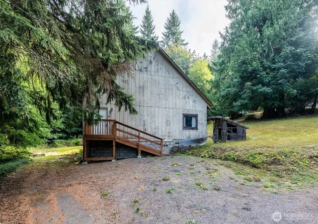 Photo 4 of Sale Pending at 123 Eufaula Hts Rd, Longview, WA 98632 | MLS# NWM2572832 | Listing updated on 2026-09-25