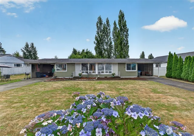 Photo 2 of Single family home for sale at 541 545 D St, Blaine, WA 98230 | MLS# NWM2572841 | Listing updated on 2026-09-30