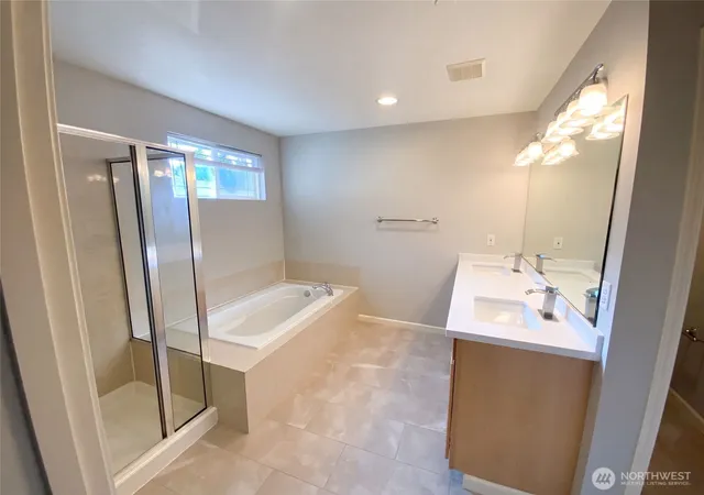 Photo 4 of Condo for sale at 10769 221St Ln Ne #18, Redmond, WA 98053 | MLS# NWM2572849 | Listing updated on 2026-09-25
