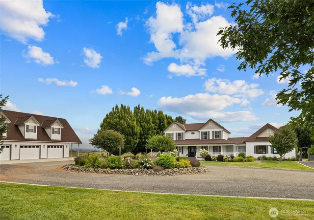Photo 3 of Single family home for sale at 1800 Strande, Ellensburg, WA 98926 | MLS# NWM2572852 | Listing updated on 2026-09-25