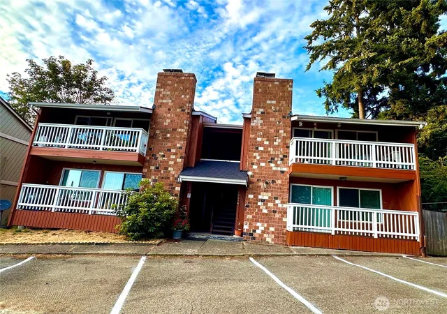 Photo 2 of Multi family home for sale at 10016 Ne 117th Ct, Kirkland, WA 98034 | MLS# NWM2572857 | Listing updated on 2026-09-25