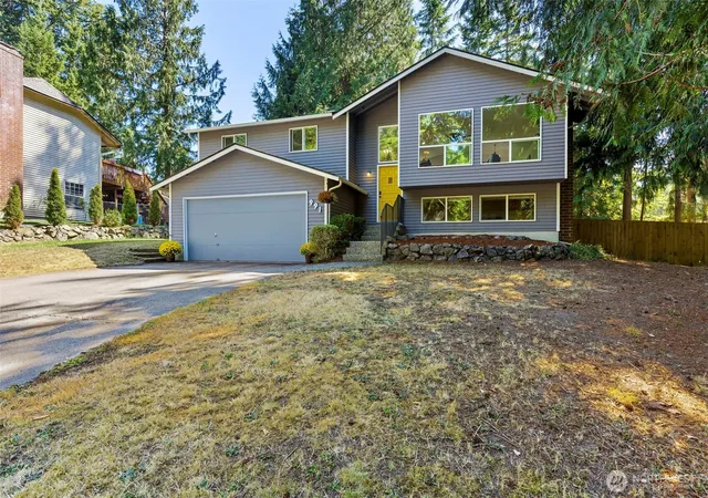 Photo 2 of Single family home for sale at 991 Melia Ln Ne, Bremerton, WA 98311 | MLS# NWM2572869 | Listing updated on 2026-09-25