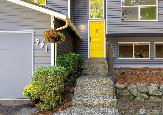 Photo 3 of Single family home for sale at 991 Melia Ln Ne, Bremerton, WA 98311 | MLS# NWM2572869 | Listing updated on 2026-09-25
