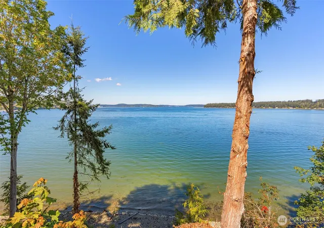 Photo 2 of Single family home for sale at 9170 Ne Utah St, Bremerton, WA 98311 | MLS# NWM2572892 | Listing updated on 2026-09-25