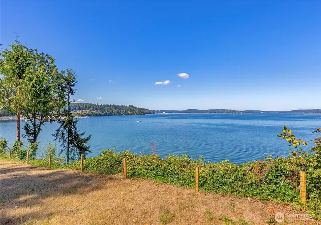 Photo 3 of Single family home for sale at 9170 Ne Utah St, Bremerton, WA 98311 | MLS# NWM2572892 | Listing updated on 2026-09-25